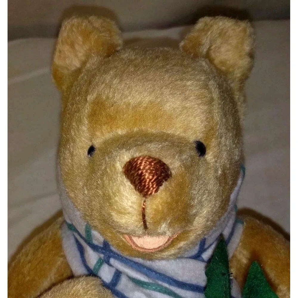 R. John Wright 1983 Holiday Winnie the Pooh Mohair LE 14.5
